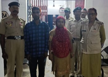 মঙ্গলবার সন্ধ্যায় আগরতলা রেল স্টেশন পুলিশের হাতে আটক এক শিশু সহ দুই বাংলাদেশী