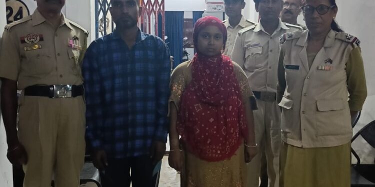 মঙ্গলবার সন্ধ্যায় আগরতলা রেল স্টেশন পুলিশের হাতে আটক এক শিশু সহ দুই বাংলাদেশী