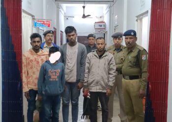 পুলিশের হাতে আটক চার বাংলাদেশী!