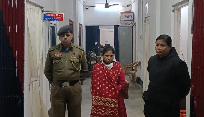 এিশ কেজি শুঁকনো গাঁজা সহ পুলিশের হাতে আটক এক মহিলা নেশা কারবারি!