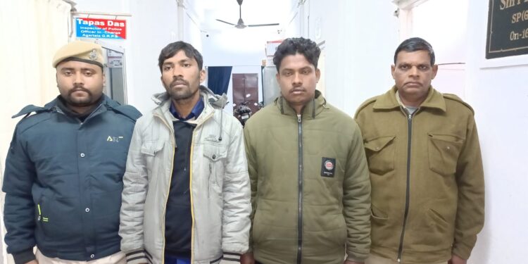 পুলিশের হাতে আটক দুই মানব পাচারকারী!