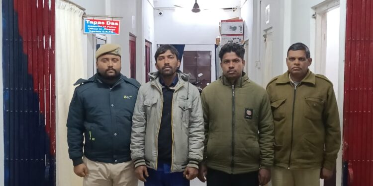 পুলিশের হাতে আটক দুই মানব পাচারকারী!