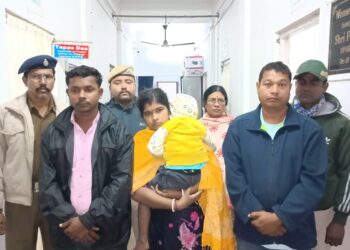 এক শিশুসহ দুই বাংলাদেশী আটক!