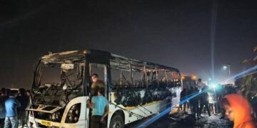 জেনারেটর থেকে পিকনিকের বাসে আগুন!