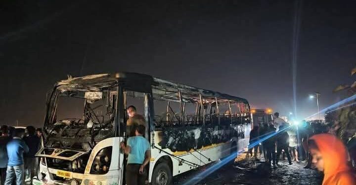 জেনারেটর থেকে পিকনিকের বাসে আগুন!