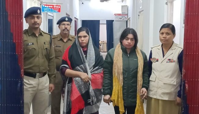 পুলিশের হাতে আটক ২ বাংলাদেশী মহিলা!