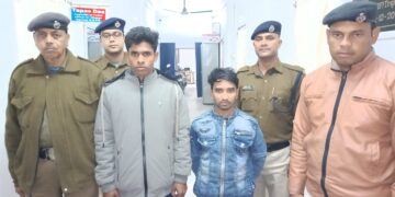 পুলিশের হাতে আটক দুই বাংলাদেশী!