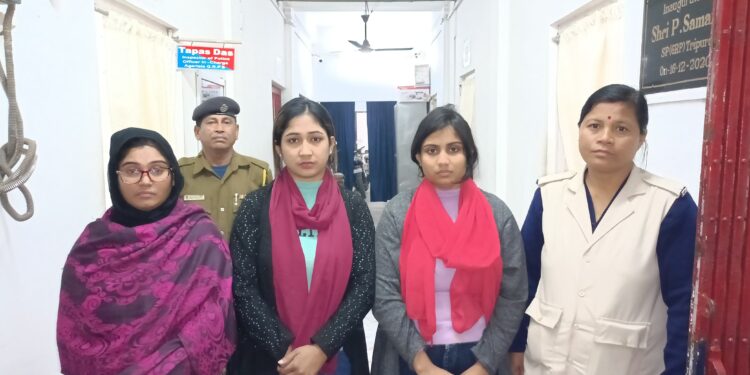 বুধবার তিন বাংলাদেশী যুবতী আটক!