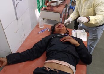 বাইকের ধাক্কায় মৃত্যুর সাথে লড়াই করছে চালক সহ পথচারী!