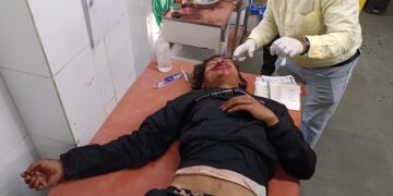 বাইকের ধাক্কায় মৃত্যুর সাথে লড়াই করছে চালক সহ পথচারী!