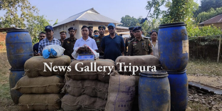 ৩০৩ কেজি শুঁকনো গাঁজা উদ্ধার!