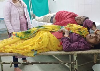 পিকনিকের গাড়ি গভীর খাদে পড়ে গুরুতর আহত ১০!