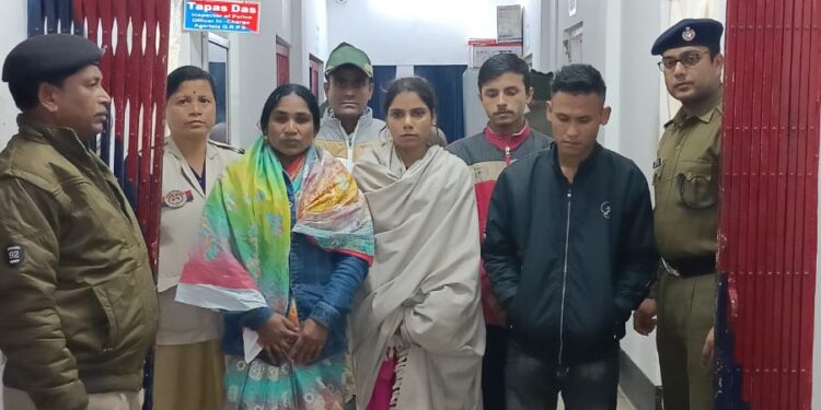 তিন বাংলাদেশী সহ এক ভারতীয় মানব পাচারকারী আটক