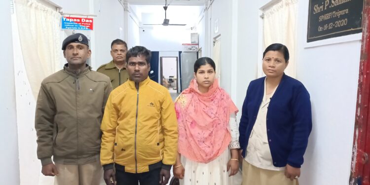 এক বাংলাদেশী মহিলা সহ এক ভারতীয় মানব পাচারকারী আটক!