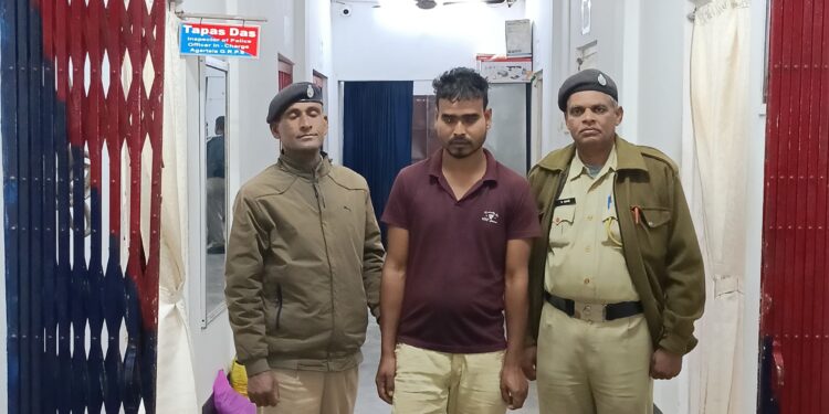 পুলিশের হাতে আটক কৈয়াঢেপার খোকন!