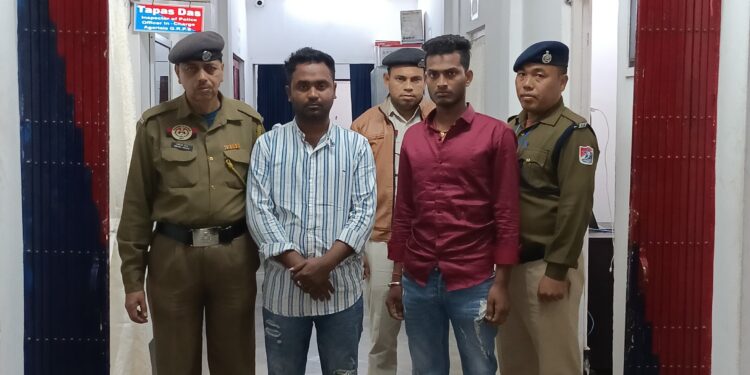 এক শিশু সহ দুই বাংলাদেশী আটক!