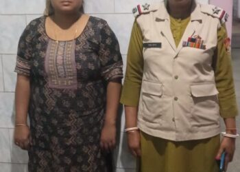 এক শিশু সহ দুই বাংলাদেশী আটক!