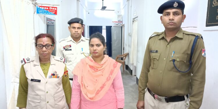 আগরতলা রেলস্টেশন পুলিশের হাতে আটক এক বাংলাদেশী মহিলা