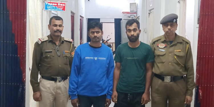 পুলিশের হাতে আটক  দুই মানব পাচারকারী!