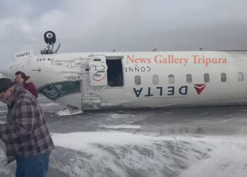 রানওয়েতে বিমান উল্টে গিয়ে আহত অনেক!