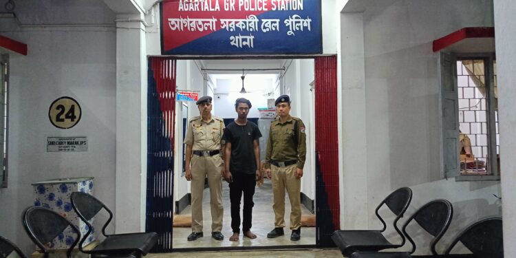 পুলিশের হাতে আটক ১ বাংলাদেশী!