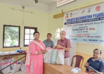 অর্কনীড়ের উদ্যোগে সোলার টেকনিশিয়ান টুলস কিট বিতরণ!