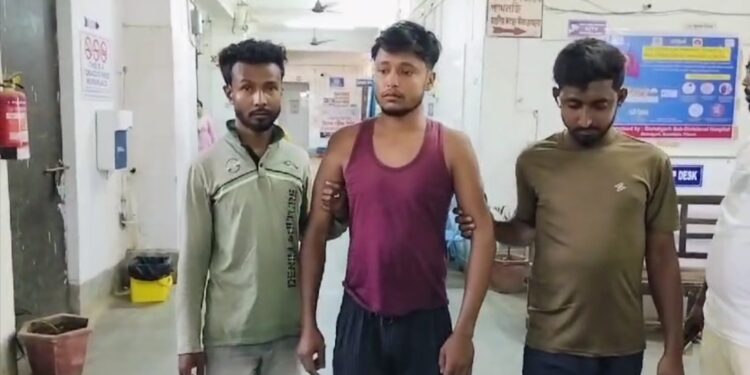 পূর্ব শত্রুতার জেরে এক যুবককে বেধড়ক মারধর!