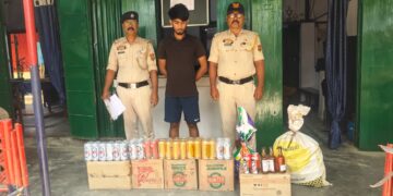 পুলিশি অভিযানে প্রচুর পরিমাণ মদ উদ্ধারের পাশাপাশি গাঁজাও উদ্ধার!