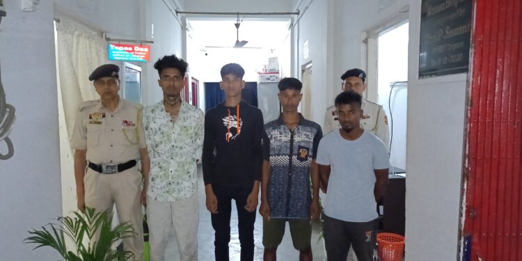 এক বাংলাদেশী সহ তিন ভারতীয় পুলিশের হাতে আটক