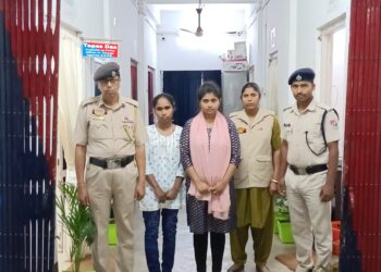 পুলিশের হাতে আটক দুই বাংলাদেশী মহিলা