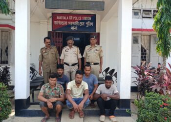 পুলিশের হাতে আটক পাঁচ মানব পাচারকারি