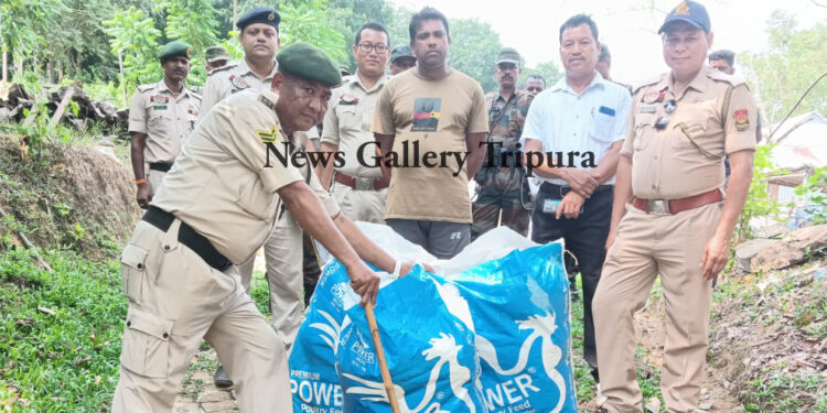 ২৩ কেজি শুঁকনো গাঁজা সহ মধুপুর থানার পুলিশের হাতে আটক এক