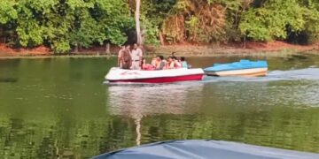 প্যাটেল বোট বিকল হয়ে বিপাকে চার পর্যটক