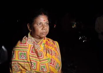 ধারালো অস্ত্রের মুখে মহিলার সর্বস্ব লুট করার চেষ্টা