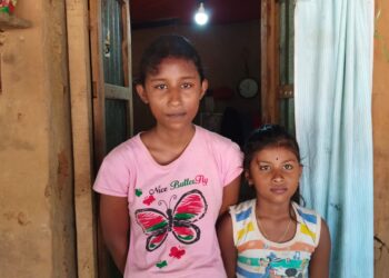 দুই শিশু সন্তানকে ফেলে জন্মদাএী মা পালিয়ে গেল পর পুরুষের হাত ধরে!