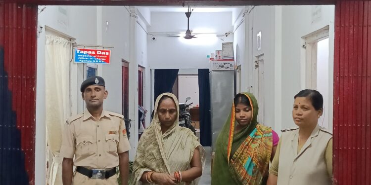 ২২ কেজি শুঁকনো গাঁজা সহ পুলিশের হাতে আটক দুই মহিলা