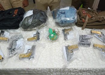 ৮ ফ্যাক্টরি মেইড পিস্তল সহ ১৬ টি খালি ম্যাগাজিন উদ্ধার!