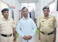 পুলিশের হাতে আটক এক মানব পাচারকারী