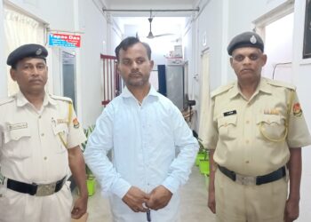 পুলিশের হাতে আটক এক মানব পাচারকারী