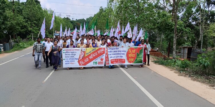 তিন দফা দাবিতে জেলাশাসকের নিকট বামফ্রন্টের ডেপুটেশন