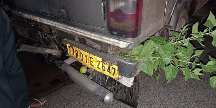 যাএীবাহী বোলেরো হঠাৎ ব্রেক কষায় গুরুতর আহত বাইক চালক