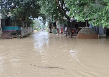 প্রবল বৃষ্টির ফলে জলের নীচে উওর রাউৎখলা