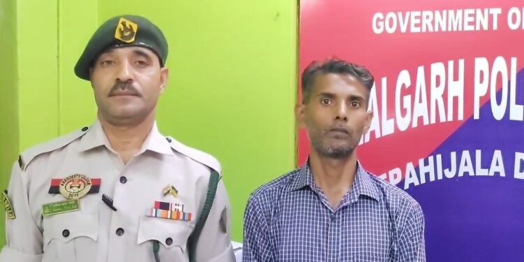 দেশ বিরোধী পোস্ট করে পুলিশের হাতে আটক এক