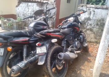 চুরির গাড়ি উদ্ধার করতে গিয়ে দুটি মোটর সাইকেল  উদ্ধার