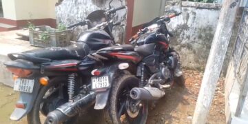 চুরির গাড়ি উদ্ধার করতে গিয়ে দুটি মোটর সাইকেল  উদ্ধার