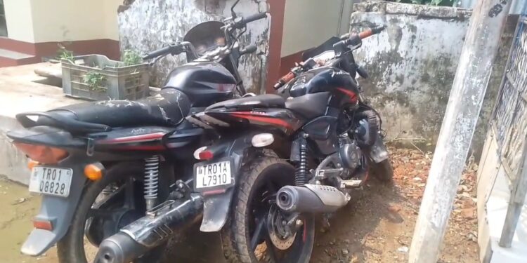 চুরির গাড়ি উদ্ধার করতে গিয়ে দুটি মোটর সাইকেল  উদ্ধার