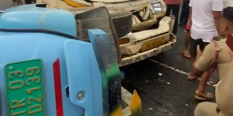 ত্রি-মুখী যান দুর্ঘটনায় মৃত্যু অটো চালক সহ এক যাএীর!