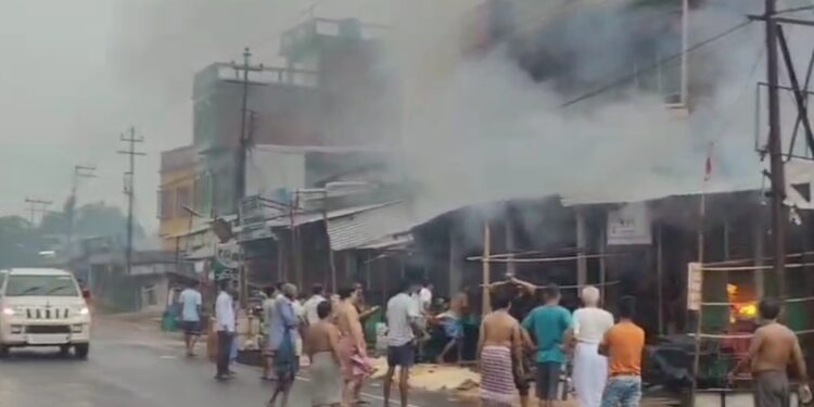 ভয়াবহ অগ্নিকাণ্ডে পুড়ে ছাই দুটি দোকান ঘর