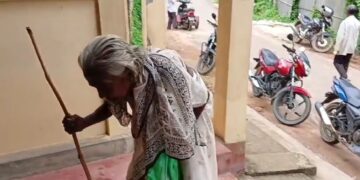 ভাতার টাকা না পেয়ে দিশেহারা ৯০ বছরের বৃদ্ধা!
