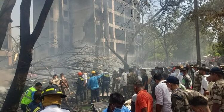 ২৪২ জন যাএী নিয়ে ভেঙ্গে পড়ল এয়ার ইন্ডিয়ার বিমান!